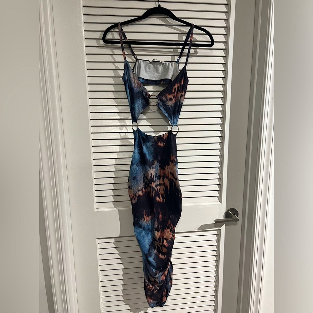 (maxi) multi-colored dress with gold rings